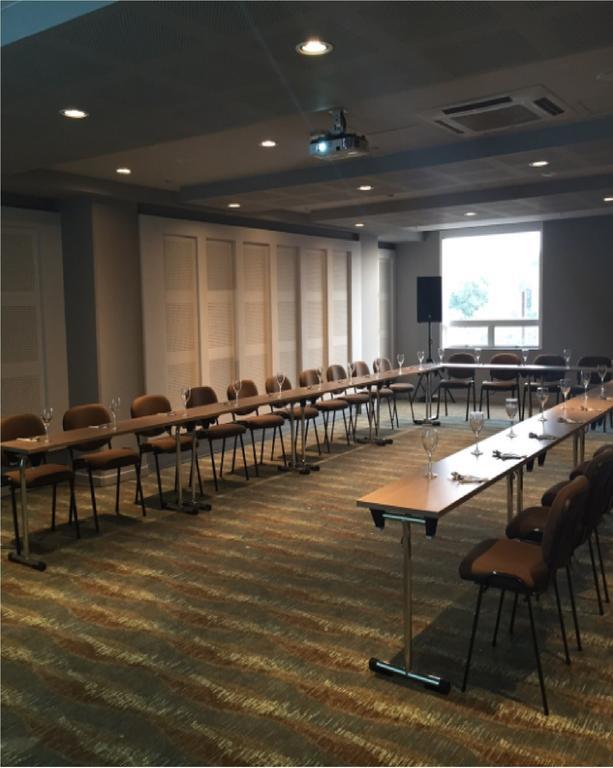 Ghl Hotel Montería Exteriér fotografie A meeting room at the hotel