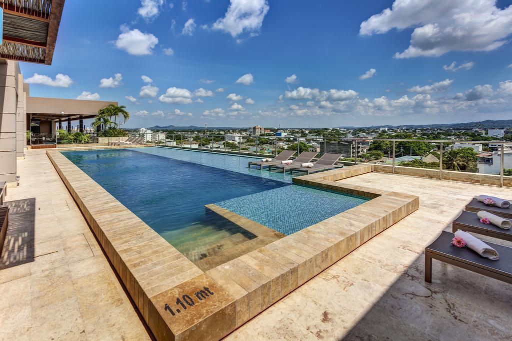 Ghl Hotel Montería Exteriér fotografie Infinity pool at the rooftop