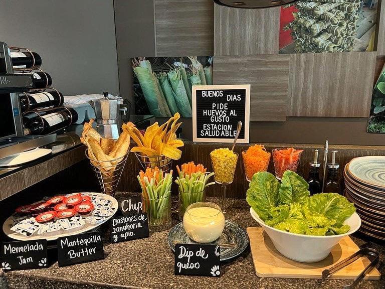 Ghl Hotel Montería Exteriér fotografie A salad bar at a restaurant in Madrid, Spain