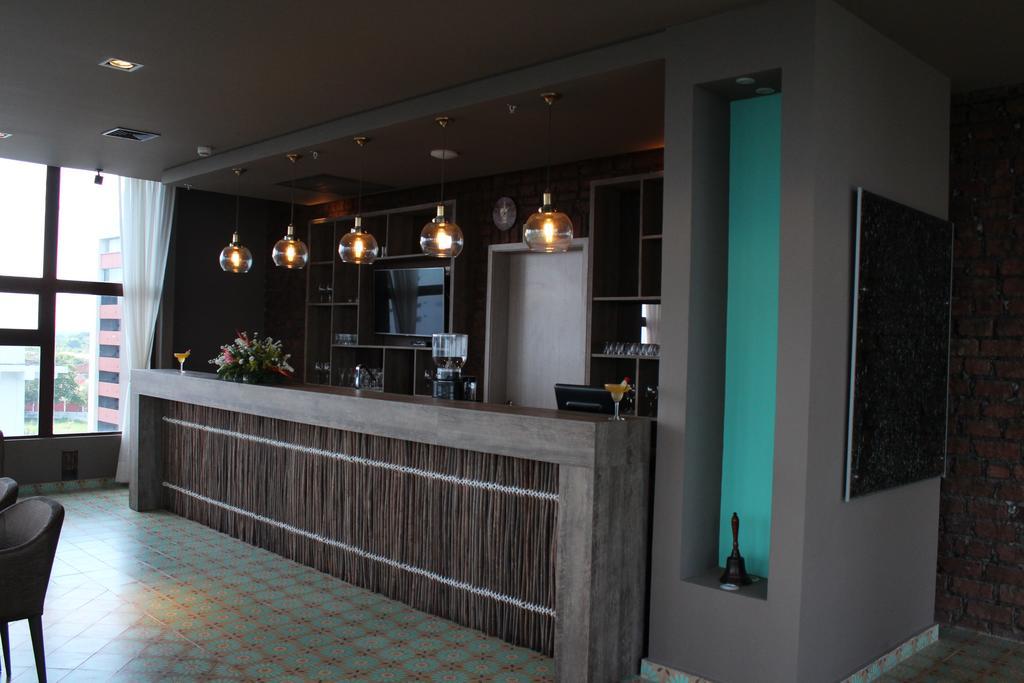 Ghl Hotel Montería Exteriér fotografie The kitchen at the 100th floor